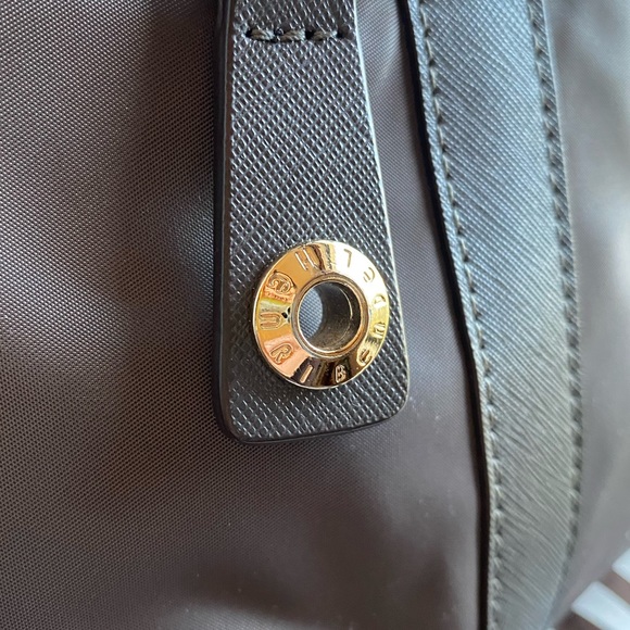 💕 Gently Loved Henri Bendel Jetsetter Convertible Bag in Gray ✨ - Picture 3 of 15